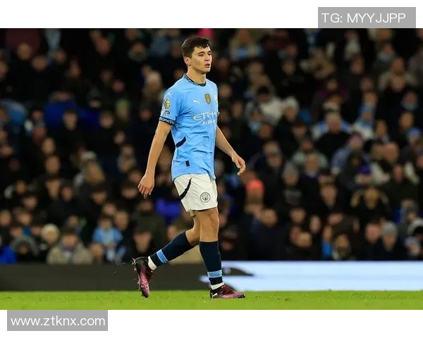 胡桑诺夫精彩挡射助力球队逆转胜利展现超强防守意识与进攻潜力