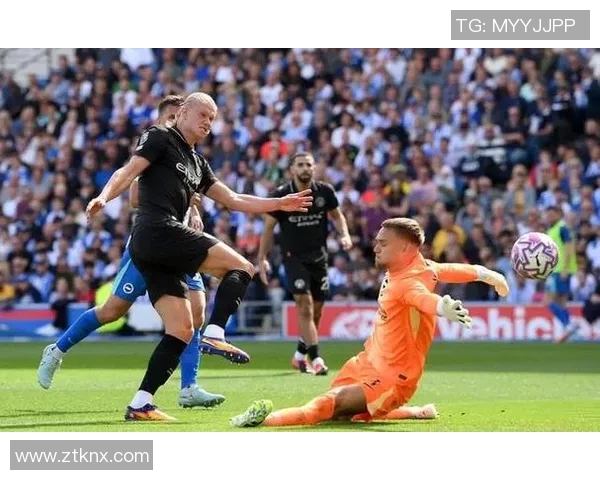 沃克精彩助攻助力曼城逆转胜利展现团队合作精神