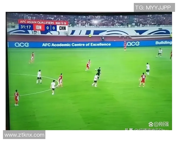 王钰栋精彩破门得分助力球队逆转胜利展现出色竞技状态 王钰栋精彩破门得分助力球队逆转胜利展现出色竞技状态